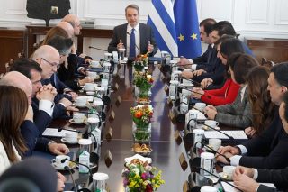 Και παρακολουθούμενοι και φοβικοί